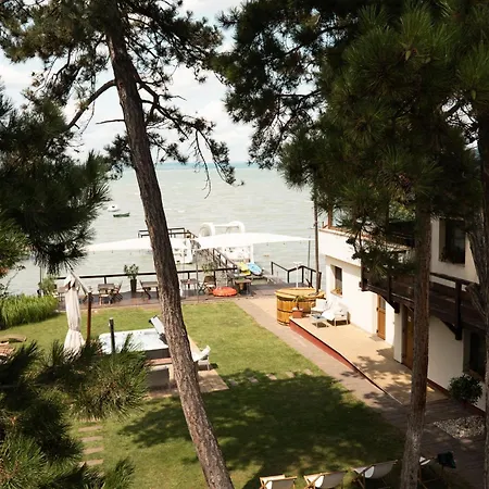 Royal Mediterran